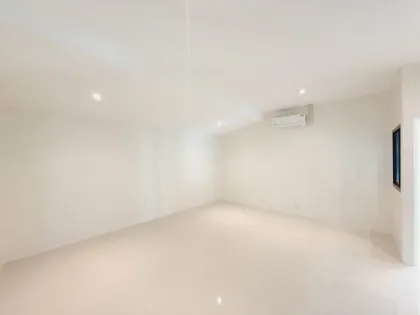Современный угловой таунхаус с 3 спальнями в Phuket Villa 3
