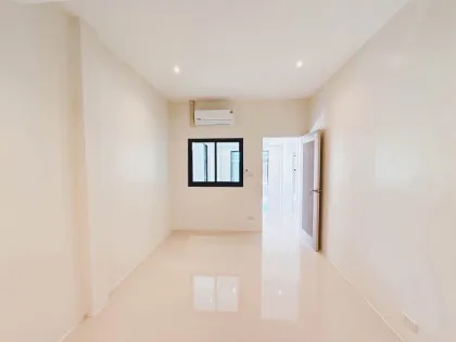Современный угловой таунхаус с 3 спальнями в Phuket Villa 3