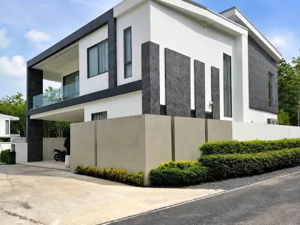Villa moderna de lujo con 4 habitaciones y piscina en venta en Thalang, Phuket