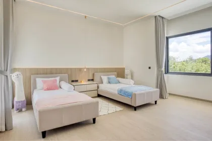 Villa moderna de lujo con 4 habitaciones y piscina en venta en Thalang, Phuket