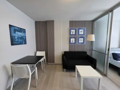 Dee Condo Creek в районе Kathu: 1 спальня, 1 ванная, вид на бассейн