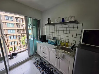 Dee Condo Creek в районе Kathu: 1 спальня, 1 ванная, вид на бассейн