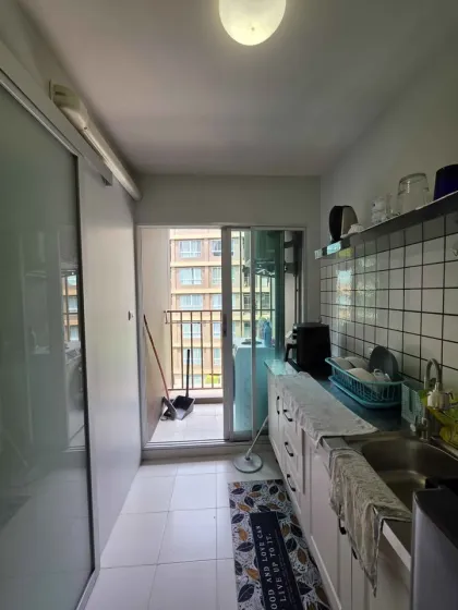 Dee Condo Creek в районе Kathu: 1 спальня, 1 ванная, вид на бассейн