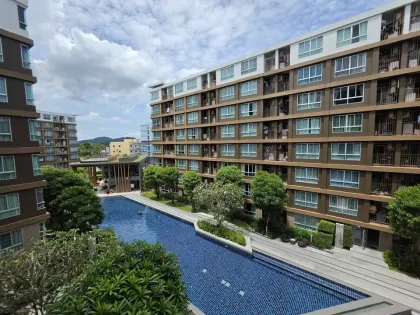 Dee Condo Creek в районе Kathu: 1 спальня, 1 ванная, вид на бассейн