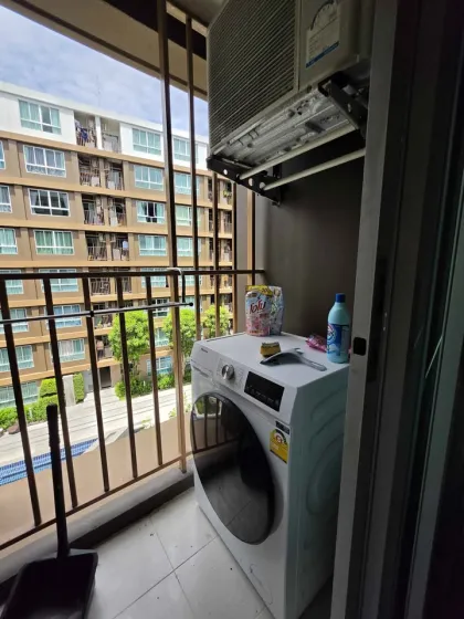 Dee Condo Creek в районе Kathu: 1 спальня, 1 ванная, вид на бассейн