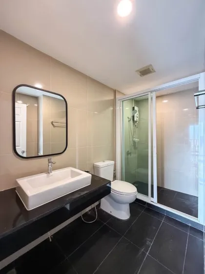 Renovierte 1-Zimmer-Modernwohnung im The View Condo Suanluang
