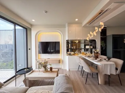 2 спальни, 2 ванные в кондоминиуме The Deck Patong с бассейном и видом на горы