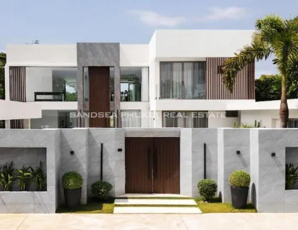 Neue Design-Panoramavilla in Laguna mit Golfblick