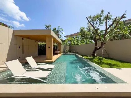 Villa privada de lujo con piscina y vistas al lago en Chalong