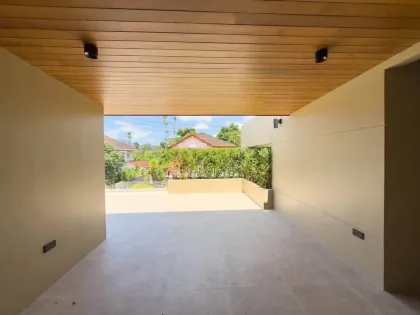 Villa privada de lujo con piscina y vistas al lago en Chalong