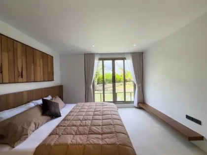 Villa privada de lujo con piscina y vistas al lago en Chalong