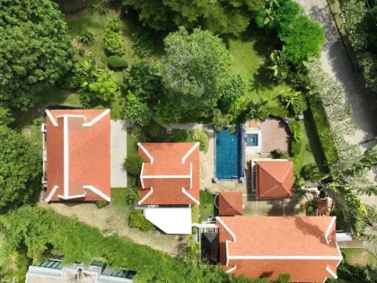Вилла с 5 спальнями в продаже в Baan-Bua Naiharn