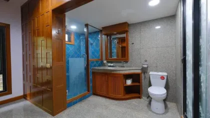 Вилла с 5 спальнями в продаже в Baan-Bua Naiharn