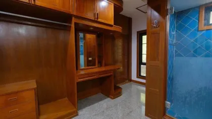 Вилла с 5 спальнями в продаже в Baan-Bua Naiharn