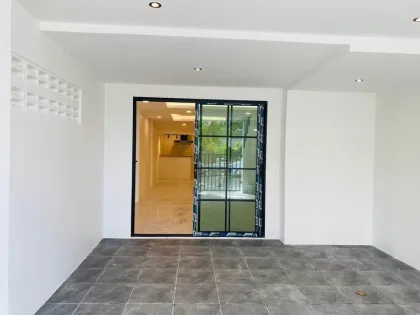 2-Schlafzimmer-Reihenhaus in Koh Kaew, Phuket