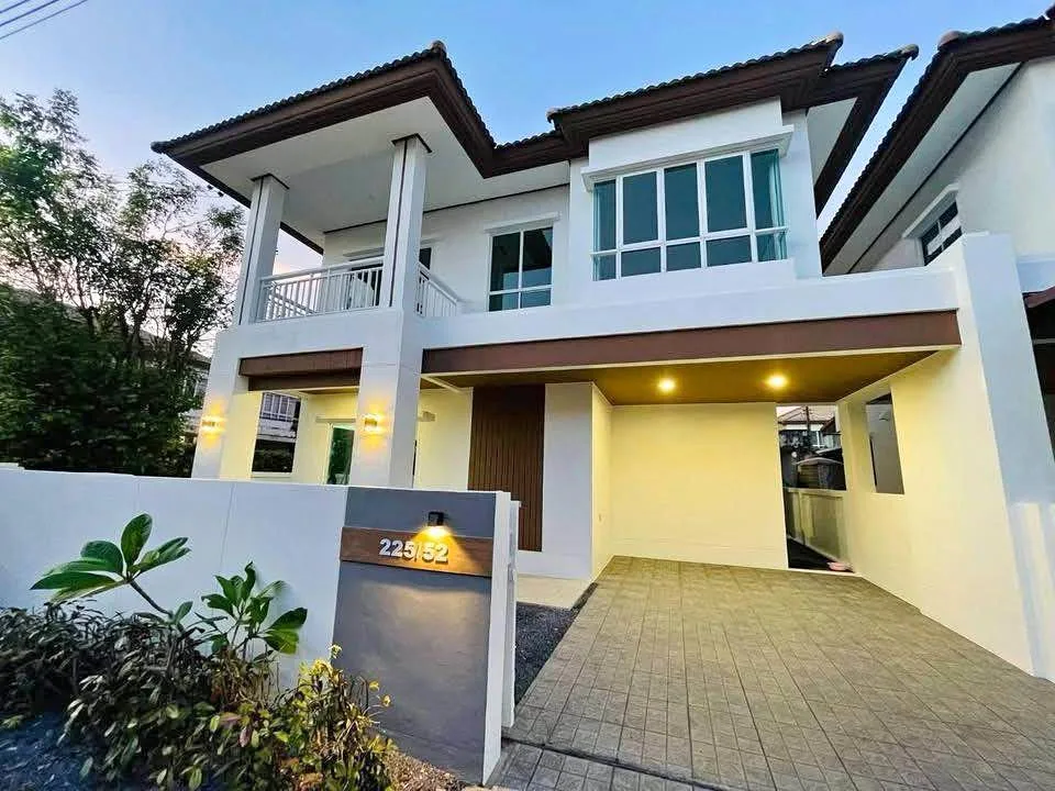 Belle maison jumelée de 2 étages à Pa Khlok, Phuket
