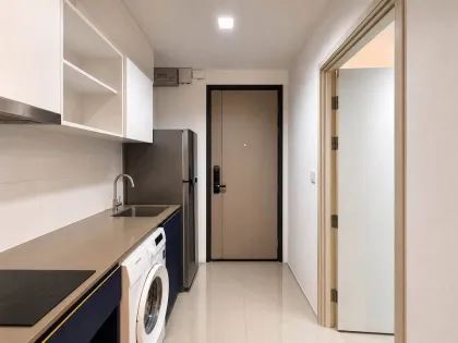The Base Central 1-Schlafzimmer 1-Badezimmer Apartment mit Poolblick