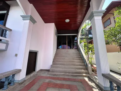 Villa spacieuse de 3 chambres et 4 salles de bain à vendre à Patong