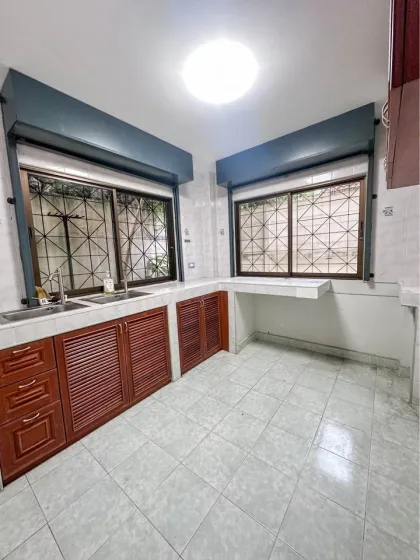 Villa spacieuse de 3 chambres et 4 salles de bain à vendre à Patong