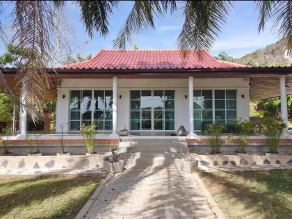 2 Schlafzimmer Villa mit großem Grundstück in Rawai