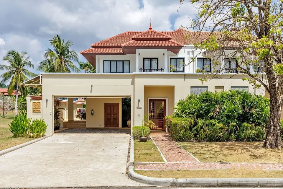 Villa Llave en Mano de 4 Dormitorios junto al Lago en Laguna
