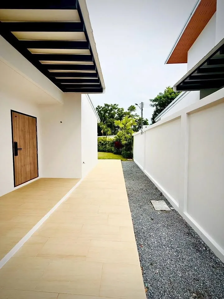 Villa 3 Chambres 3 Salles de Bain avec Grand Jardin à The Place Thalang