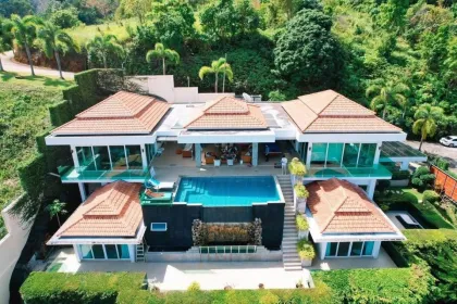Luxus-Poolvilla mit Meerblick zum Verkauf in Pa Khlok, Phuket