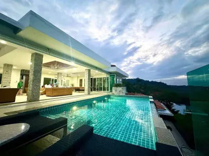Luxus-Poolvilla mit Meerblick zum Verkauf in Pa Khlok, Phuket