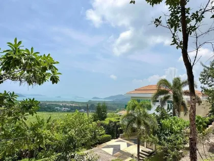 Luxus-Poolvilla mit Meerblick zum Verkauf in Pa Khlok, Phuket