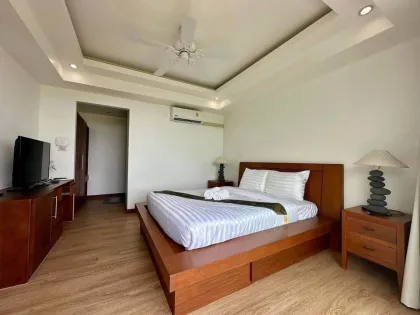 Luxus-Poolvilla mit Meerblick zum Verkauf in Pa Khlok, Phuket