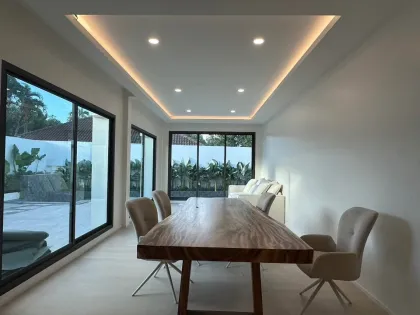 Private 4-Bedroom Pool Villa Near King Power Phuket