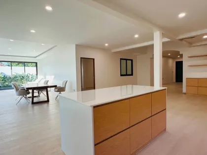 Private 4-Bedroom Pool Villa Near King Power Phuket