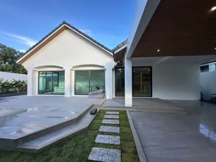 Private 4-Bedroom Pool Villa Near King Power Phuket
