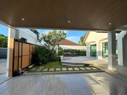 Private 4-Bedroom Pool Villa Near King Power Phuket