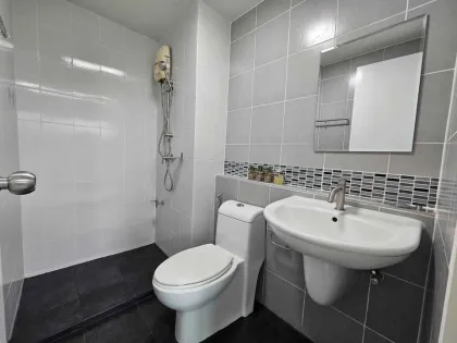 Modern 1-Bedroom Condo for Sale at Dcondo Kathu-Patong with Mountain View