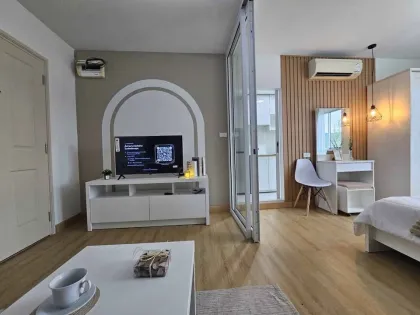 Modern 1-Bedroom Condo for Sale at Dcondo Kathu-Patong with Mountain View