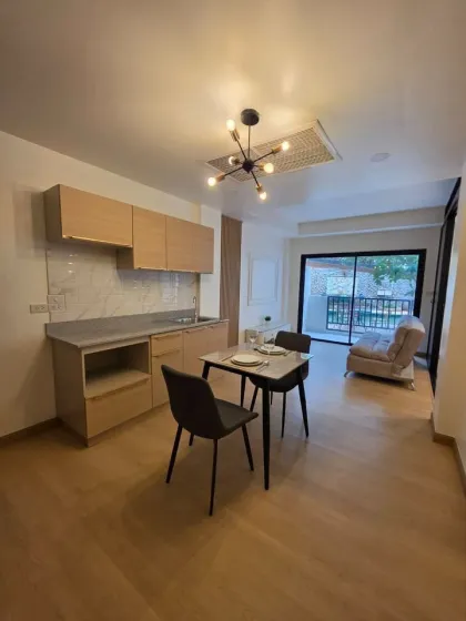 Квартира с 1 спальней с видом на бассейн в Surin Gate Condo