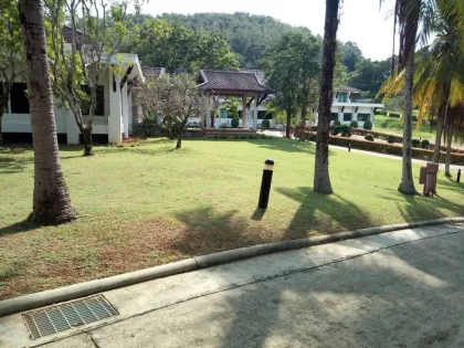 Grand terrain à vendre à Phuket – 102 Rai en bord de mer et montagne
