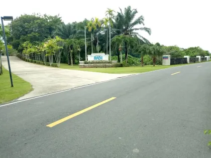 Grand terrain à vendre à Phuket – 102 Rai en bord de mer et montagne