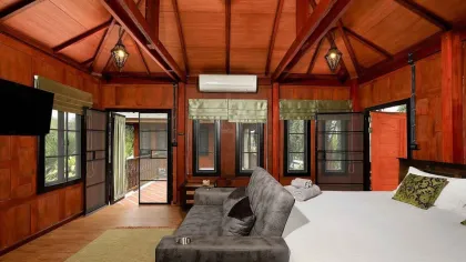 รีสอร์ตและพูลวิลล่าน่ารัก 12 ห้องนอน 13 ห้องน้ำ ในราไวย์ ภูเก็ต
