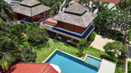 รีสอร์ตและพูลวิลล่าน่ารัก 12 ห้องนอน 13 ห้องน้ำ ในราไวย์ ภูเก็ต