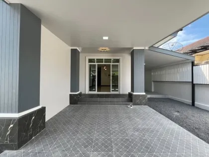 Freistehende Villa mit 3 Schlafzimmern und 2 Bädern in Sinsukthani, Phuket