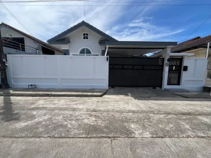 Freistehende Villa mit 3 Schlafzimmern und 2 Bädern in Sinsukthani, Phuket