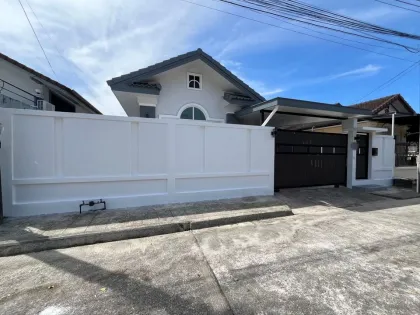 Freistehende Villa mit 3 Schlafzimmern und 2 Bädern in Sinsukthani, Phuket