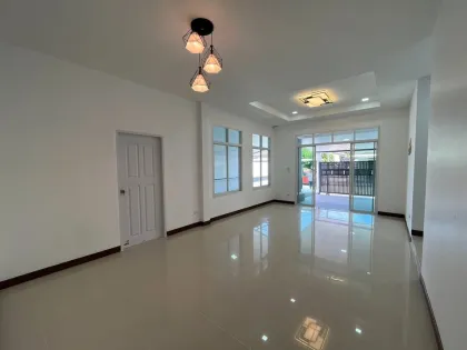 Freistehende Villa mit 3 Schlafzimmern und 2 Bädern in Sinsukthani, Phuket