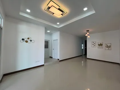 Freistehende Villa mit 3 Schlafzimmern und 2 Bädern in Sinsukthani, Phuket