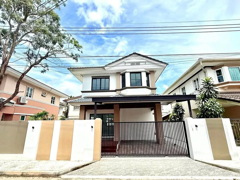 Newly Renovated 3-Bedroom Modern House in Chalong