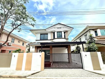 บ้านสไตล์โมเดิร์น 3 ห้องนอน ที่ปรับปรุงใหม่ในฉลอง