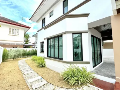 บ้านสไตล์โมเดิร์น 3 ห้องนอน ที่ปรับปรุงใหม่ในฉลอง