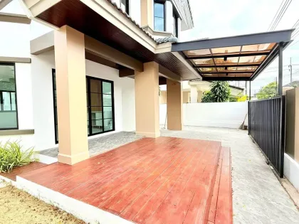 บ้านสไตล์โมเดิร์น 3 ห้องนอน ที่ปรับปรุงใหม่ในฉลอง
